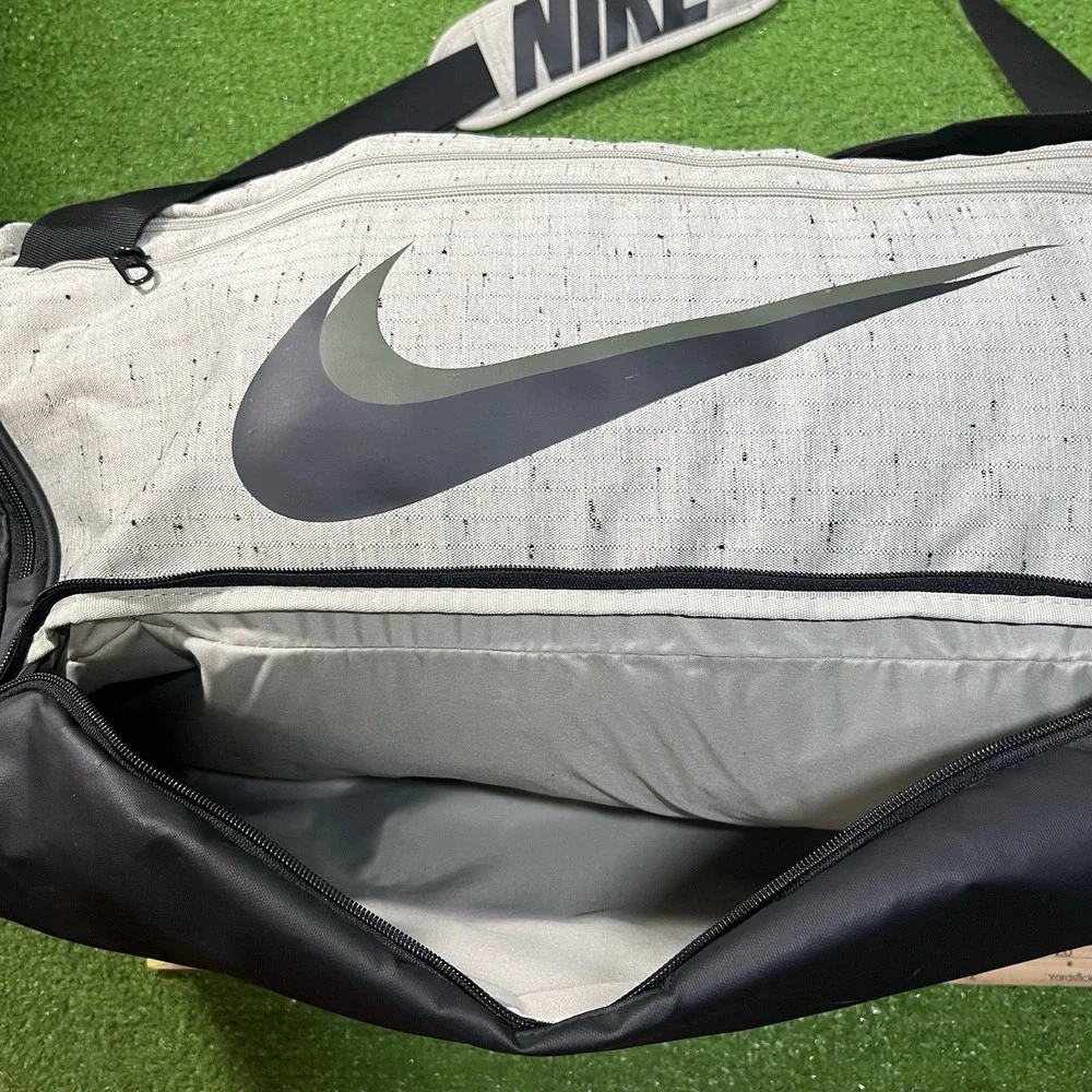 Memphis Tigers Team Issue Duffle Bag Nike Tiger Track & Field Gym Bag EUC UofM